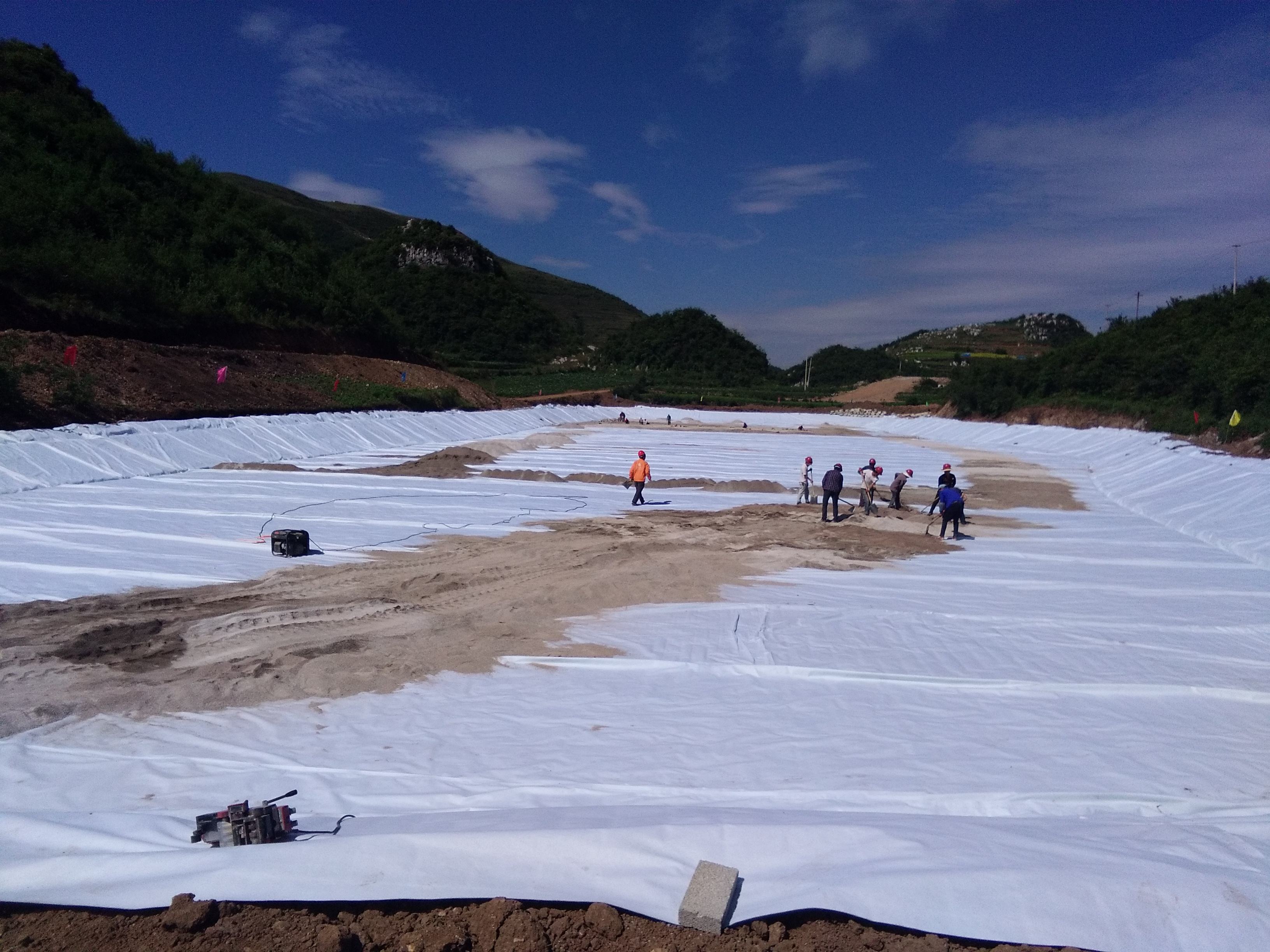 复合樱花草在线社区膜在渠道防渗节水改造中的应用